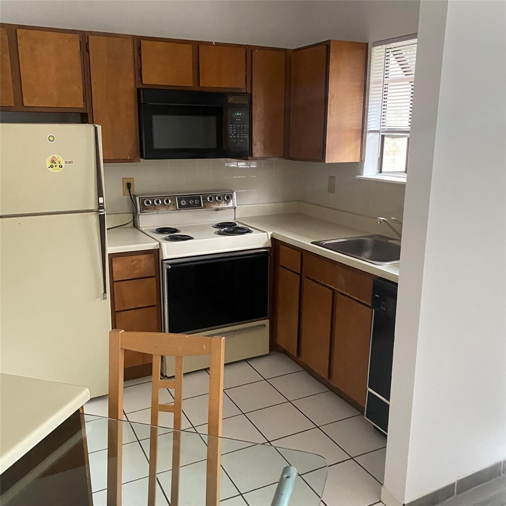 7901 Cambridge Street - Photo 6