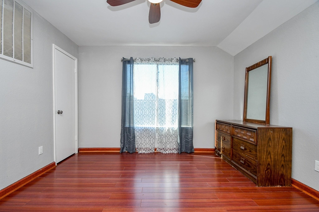 11414 Chariot Drive - Photo 9