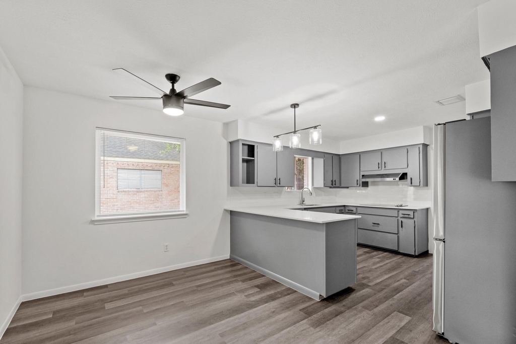 8307 Braesview Lane - Photo 2