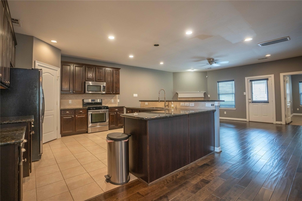 2426 Chuckberry Street - Photo 10