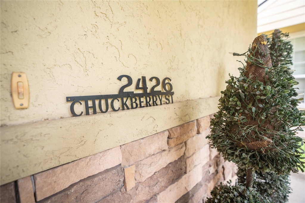 2426 Chuckberry Street - Photo 3