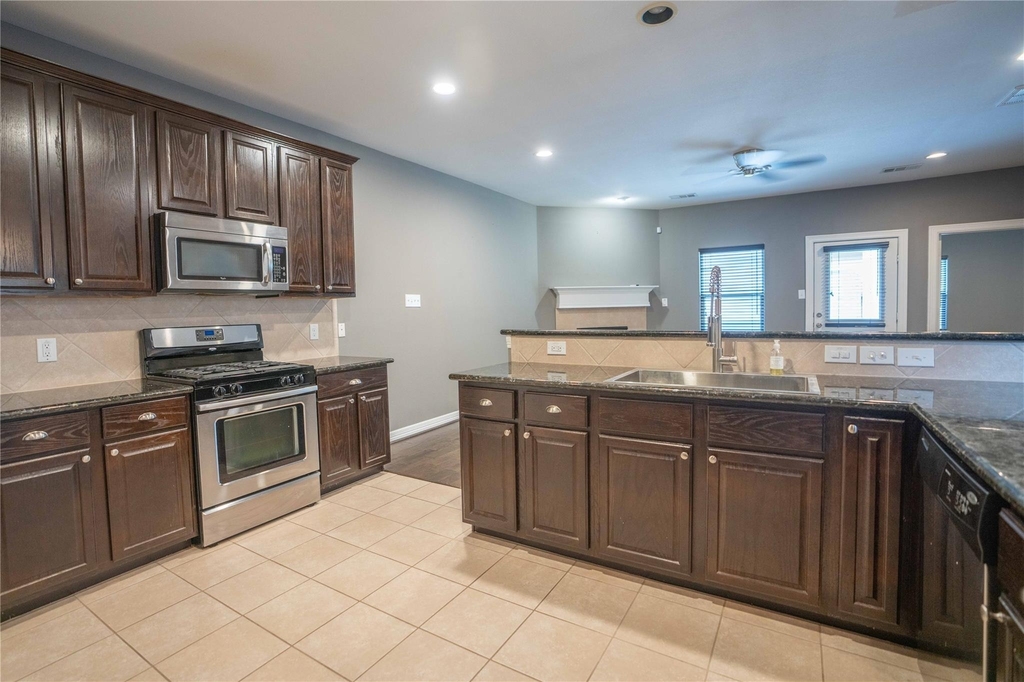 2426 Chuckberry Street - Photo 11