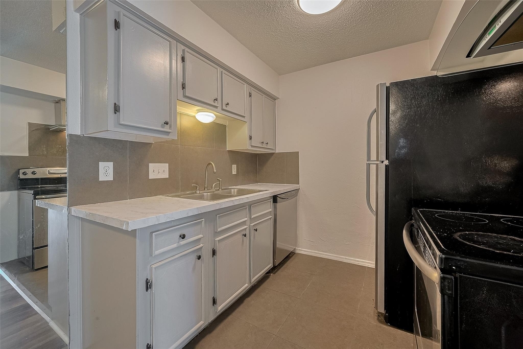 606 Marshall Street - Photo 3