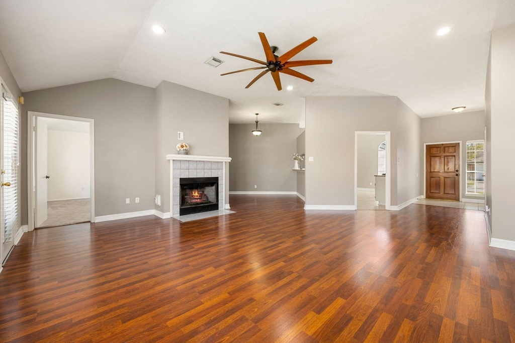 4754 Widerop Lane - Photo 5
