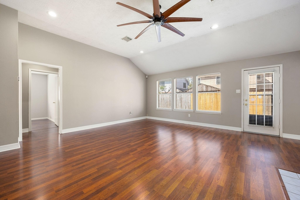 4754 Widerop Lane - Photo 6