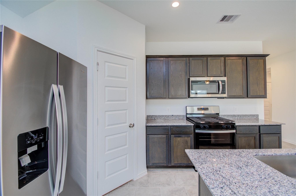 1022 Cattle Chute Ct - Photo 11
