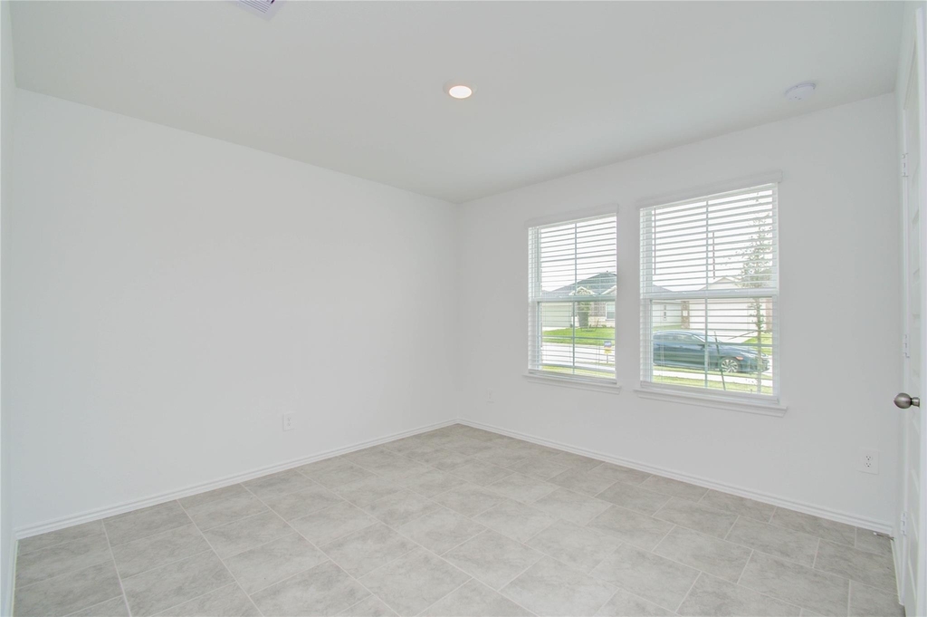 1022 Cattle Chute Ct - Photo 2