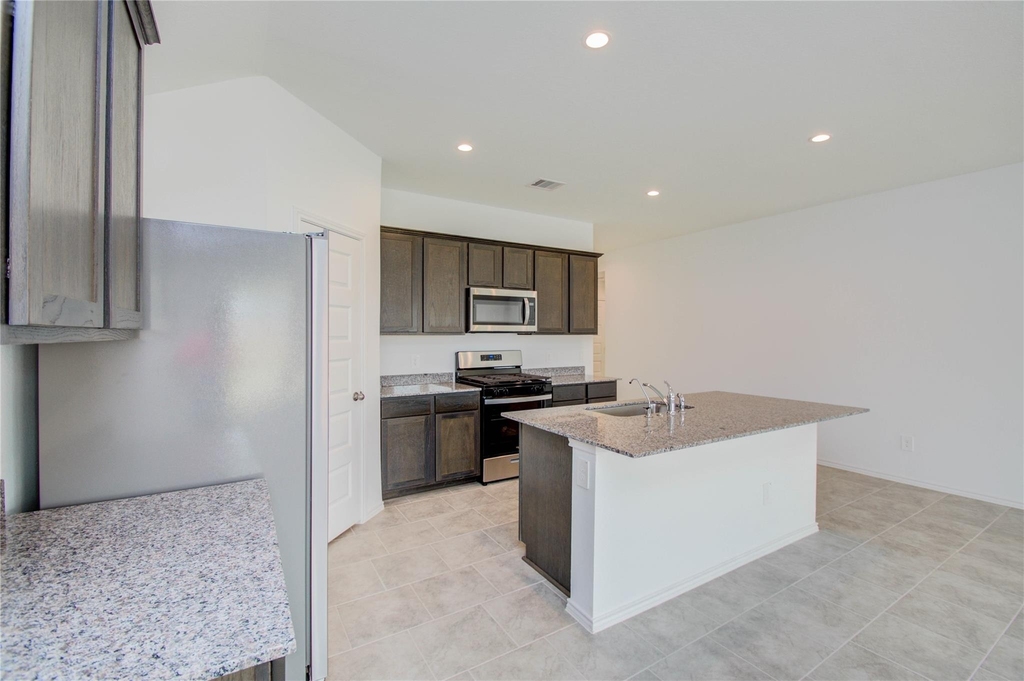 1022 Cattle Chute Ct - Photo 10