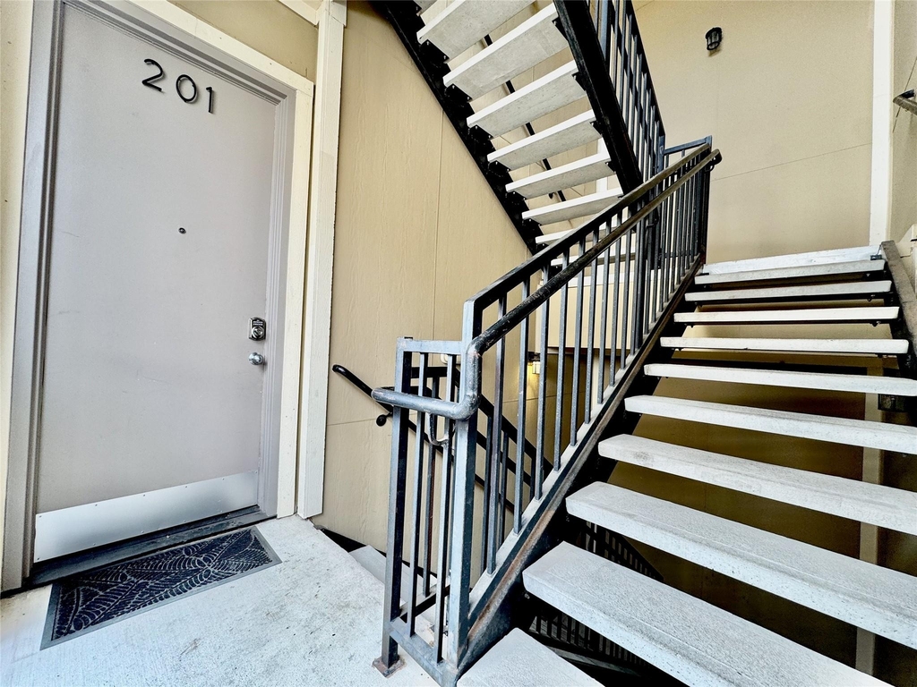 314 W Bell Street - Photo 8