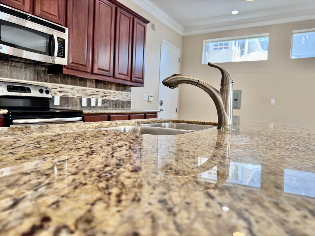314 W Bell Street - Photo 18