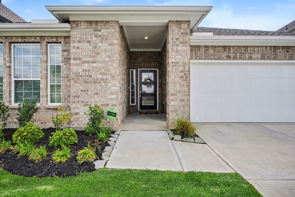 2214 Lierna Drive - Photo 2