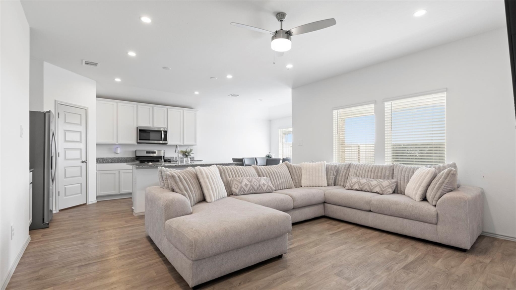 3521 Rockefeller Road - Photo 3