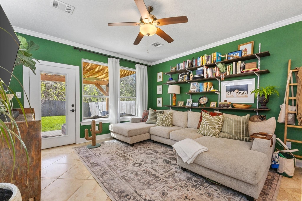 410 Peach Street - Photo 3