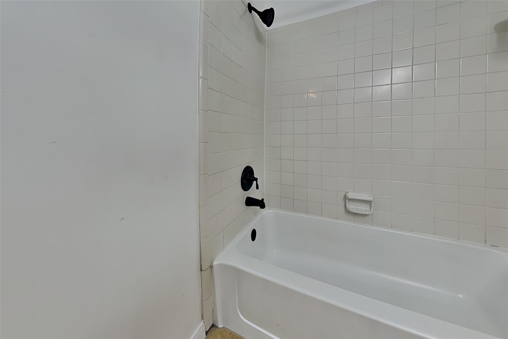 6500 Harbor Town Drive - Photo 8