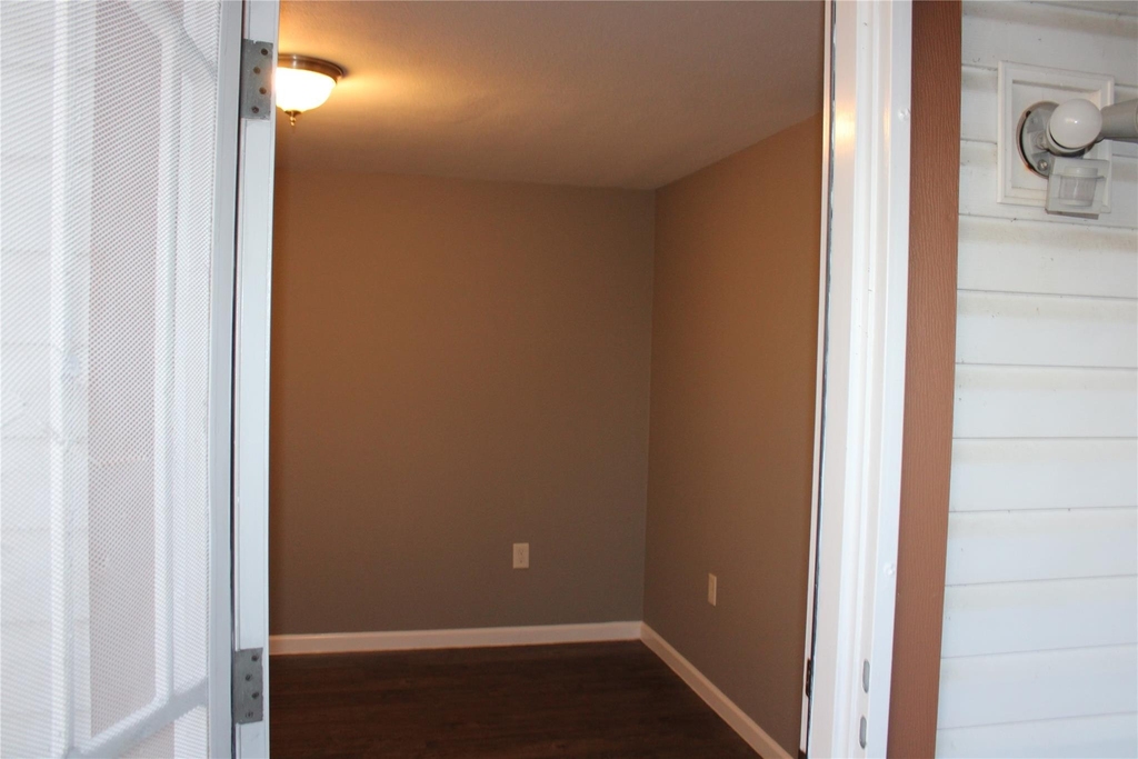 717 7th Street - Photo 5