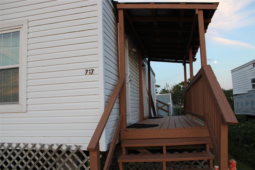 717 7th Street - Photo 0