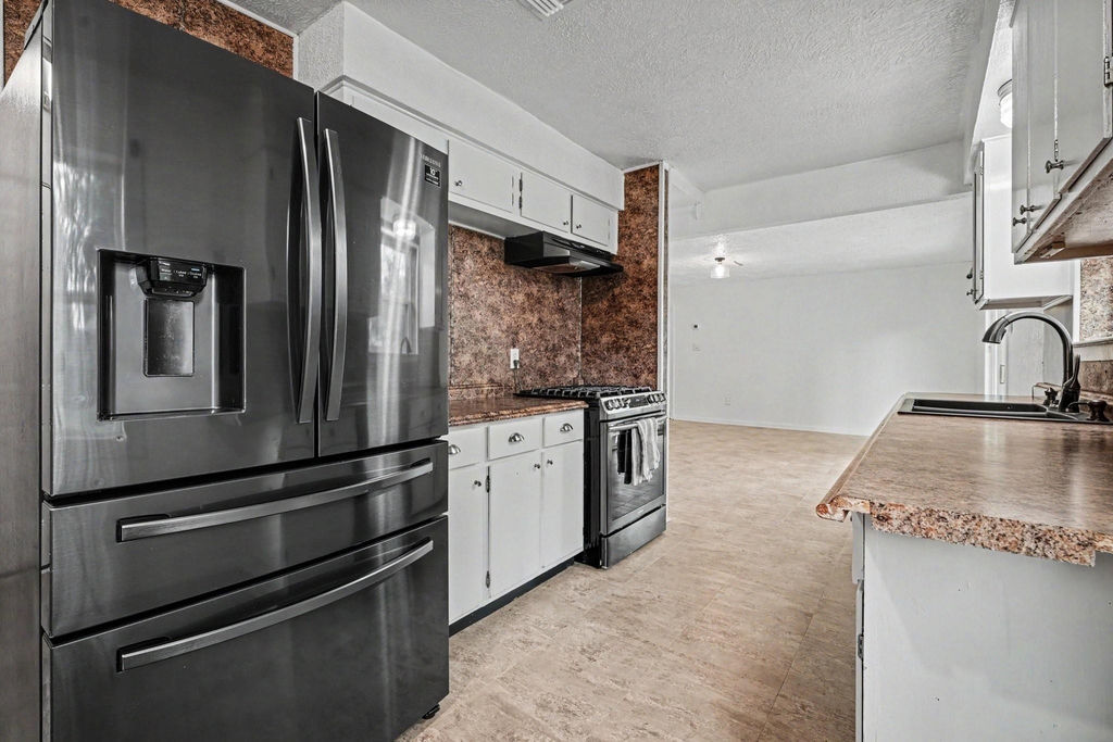 1105 E Brown Lane - Photo 9