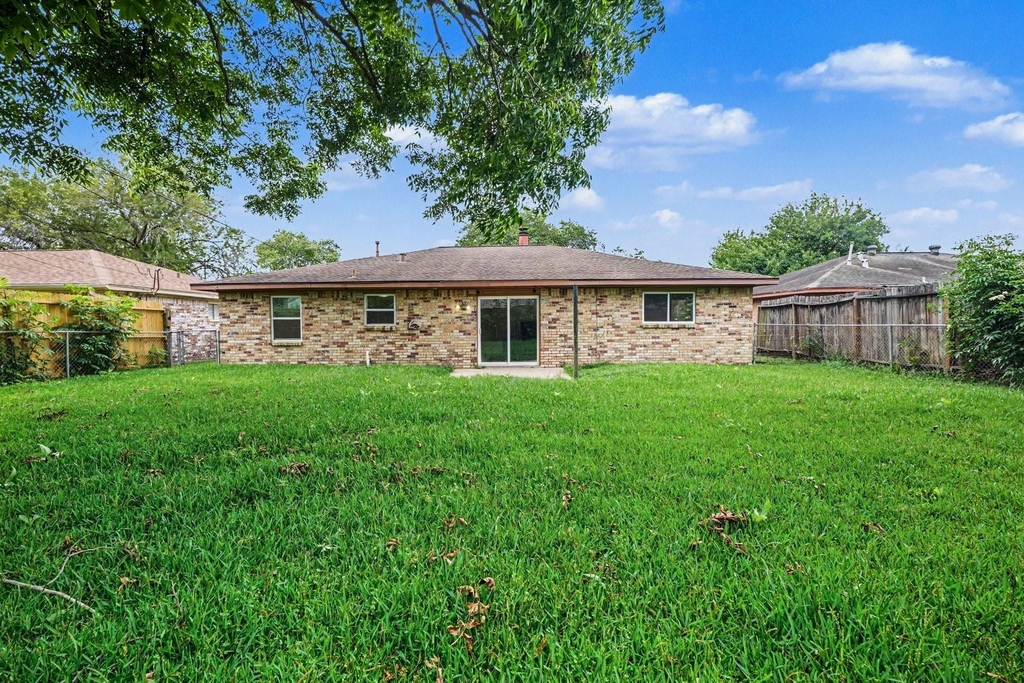 1105 E Brown Lane - Photo 11