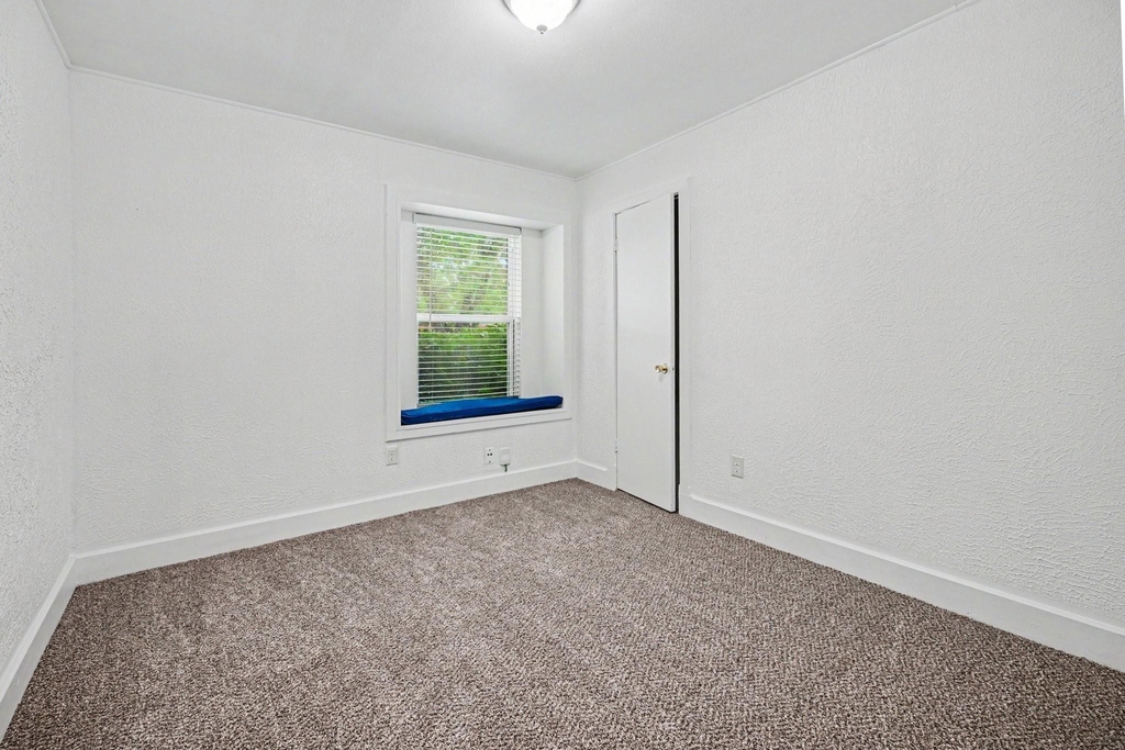 1105 E Brown Lane - Photo 7