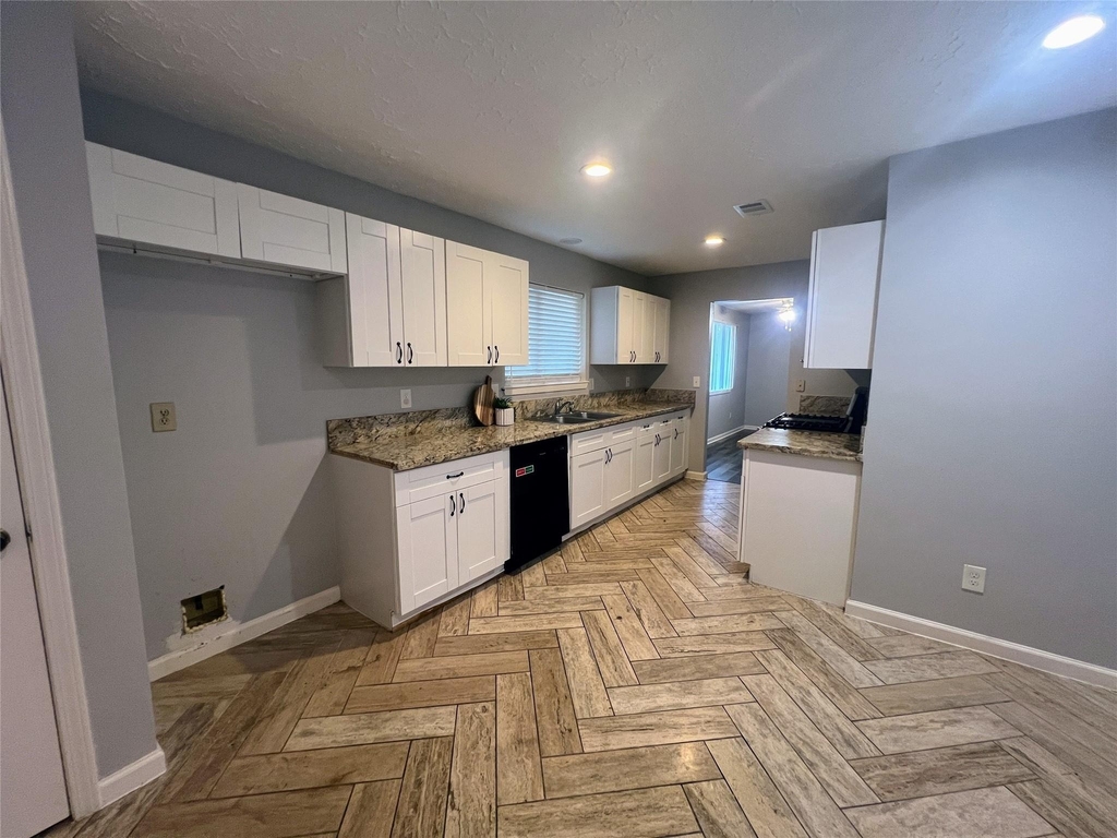 1202 Manorglen Drive - Photo 7