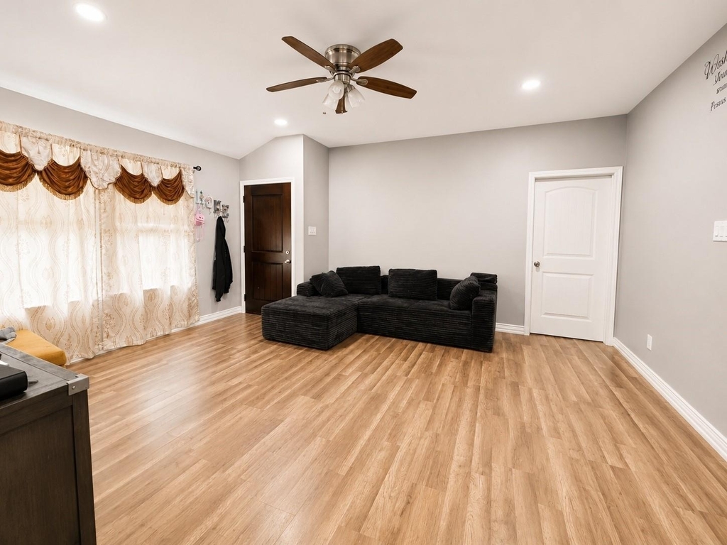 711 Woodbine Street - Photo 2
