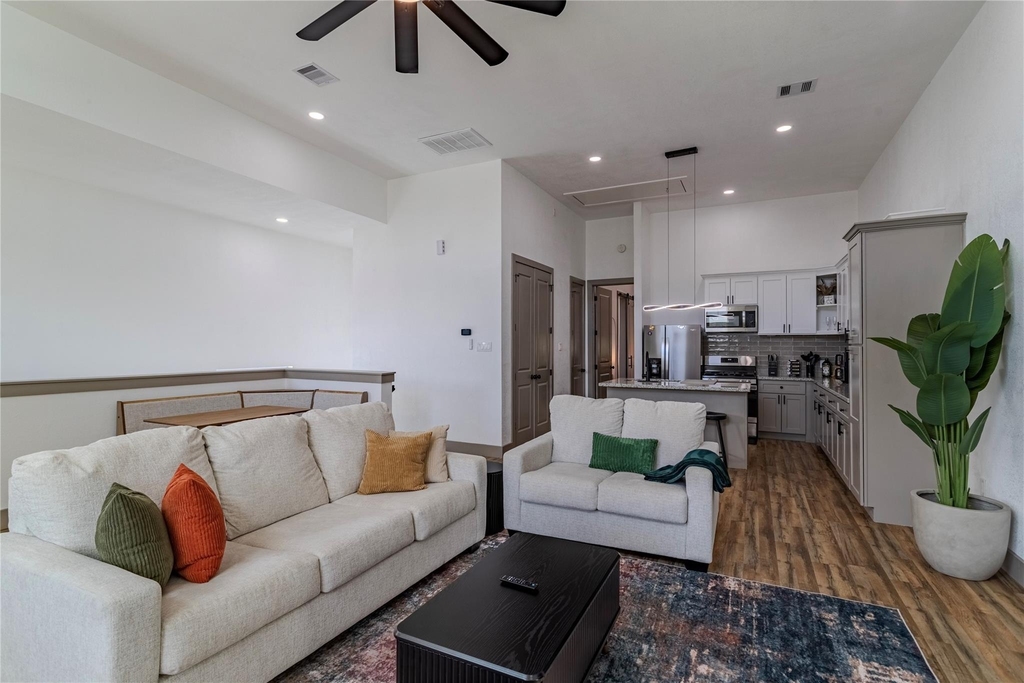5901 Crest Court - Photo 2
