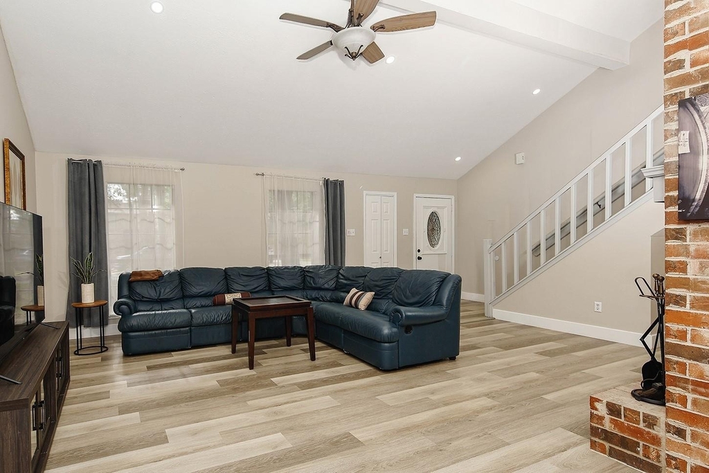 103 N Deerfoot Circle - Photo 3