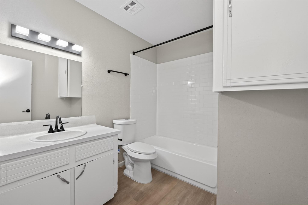 427 Hollyvale Drive - Photo 16