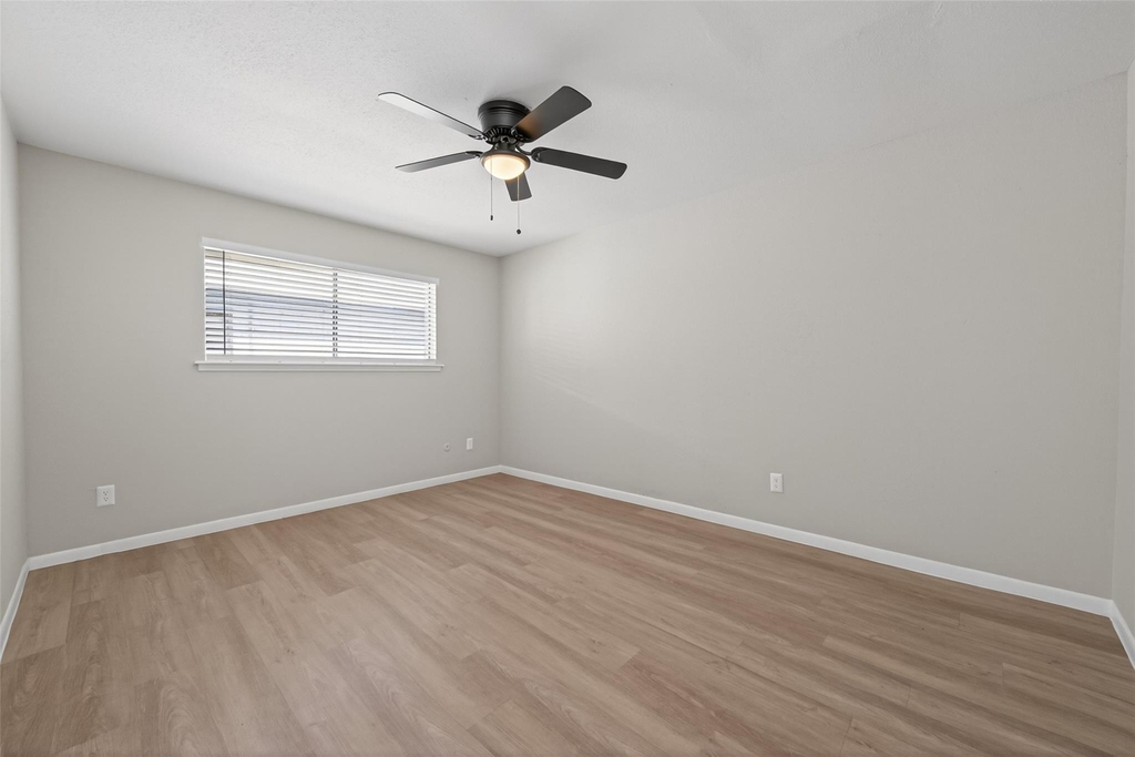 427 Hollyvale Drive - Photo 12