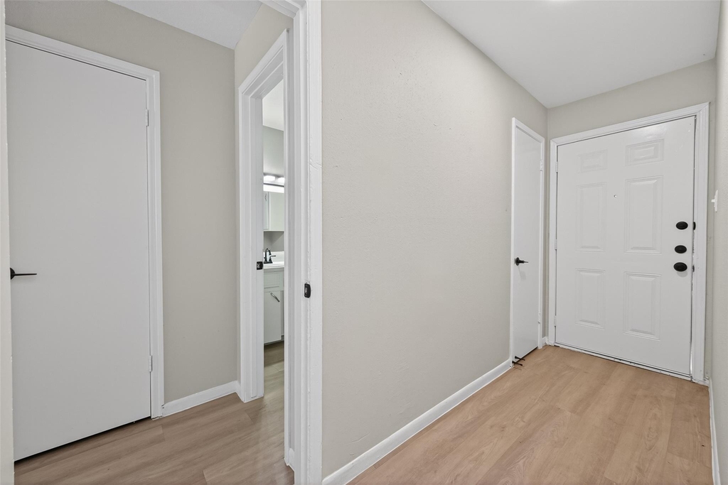 427 Hollyvale Drive - Photo 2