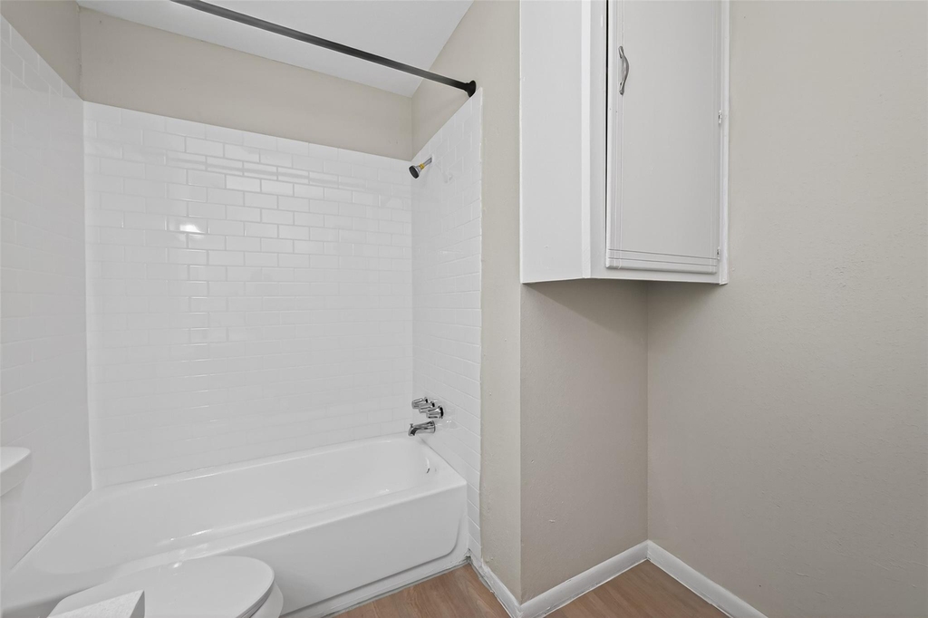 427 Hollyvale Drive - Photo 18