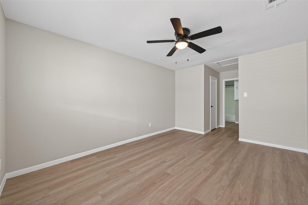 427 Hollyvale Drive - Photo 15