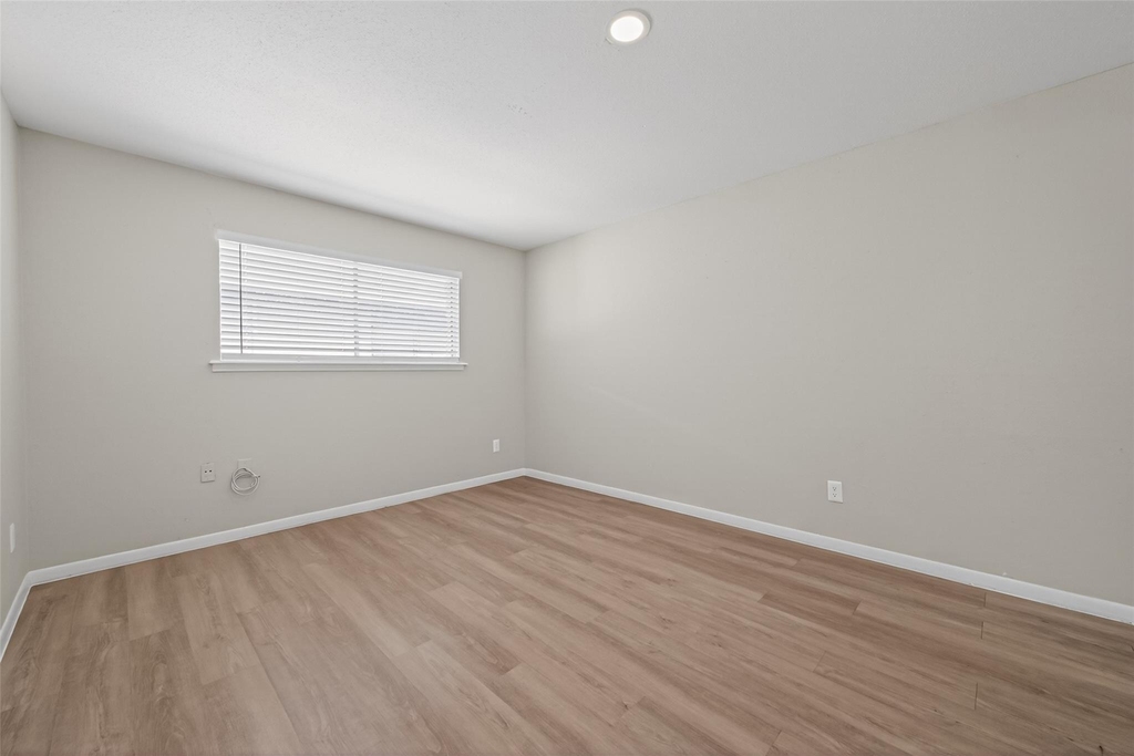 427 Hollyvale Drive - Photo 9
