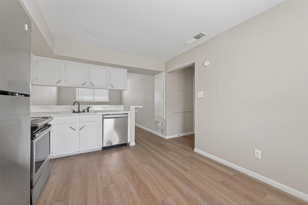 427 Hollyvale Drive - Photo 10