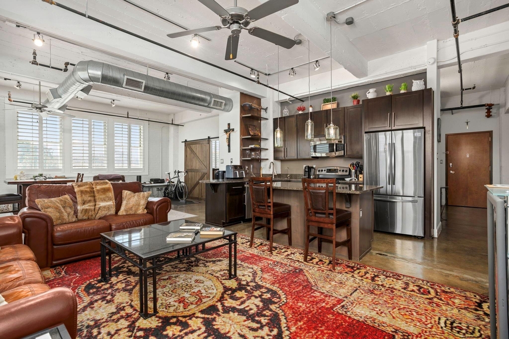 831 S Flores Street - Photo 4