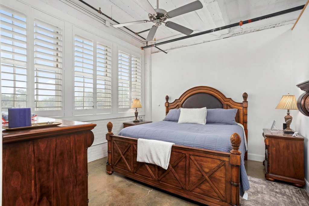 831 S Flores Street - Photo 12