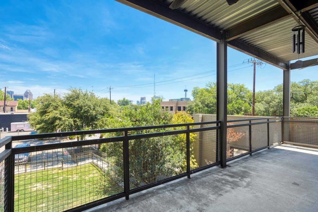 831 S Flores Street - Photo 11