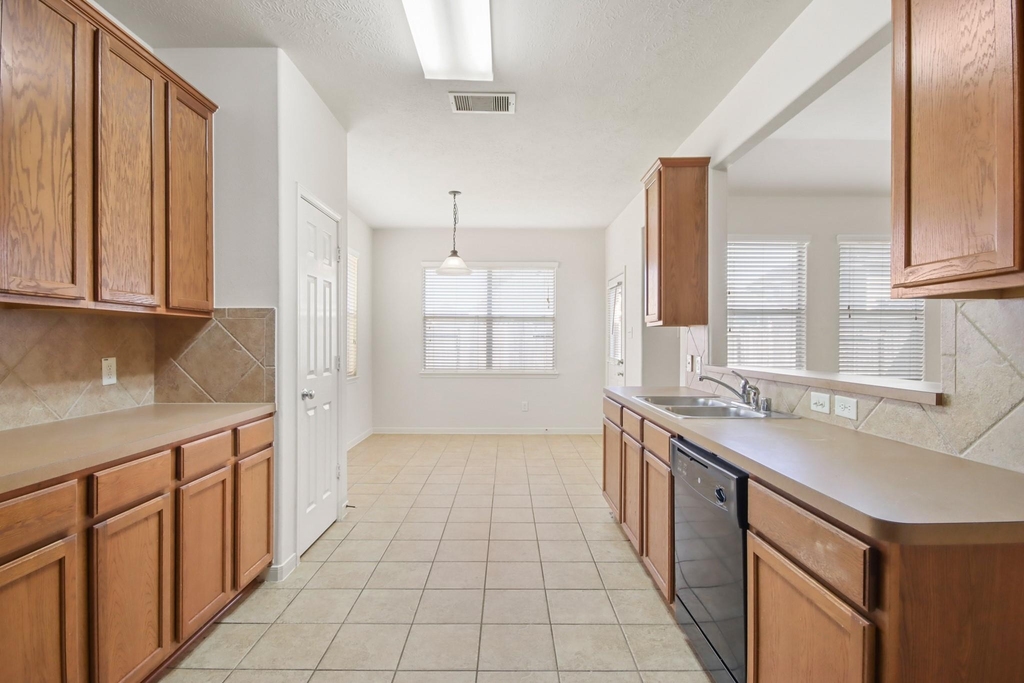 15114 Cave Creek Drive - Photo 8