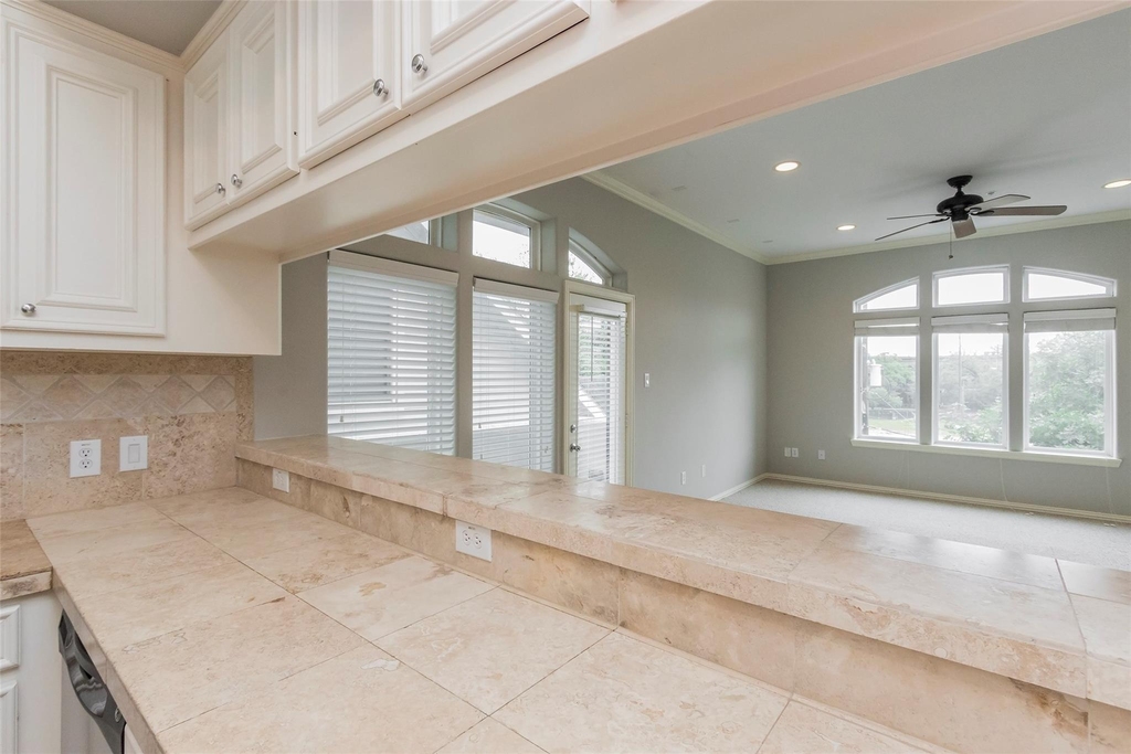 2701 Helena Street - Photo 7