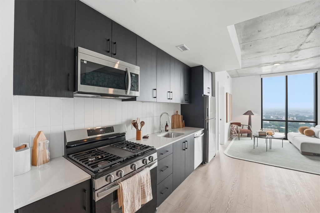 5501 La Branch Street - Photo 7