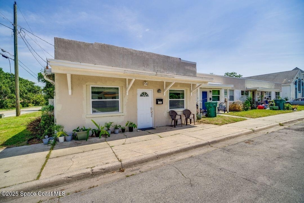1002 Brothers Avenue - Photo 0