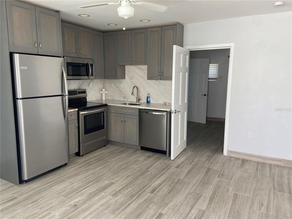 605 69th Avenue - Photo 4