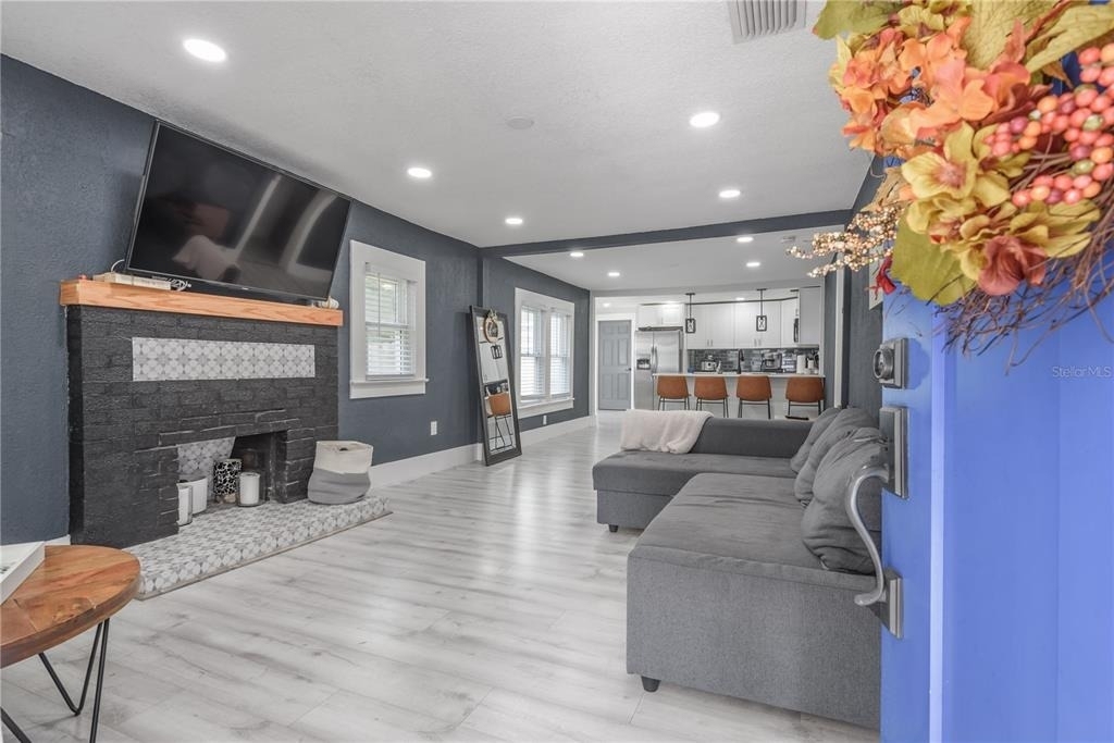 806 E Hamilton Avenue - Photo 3