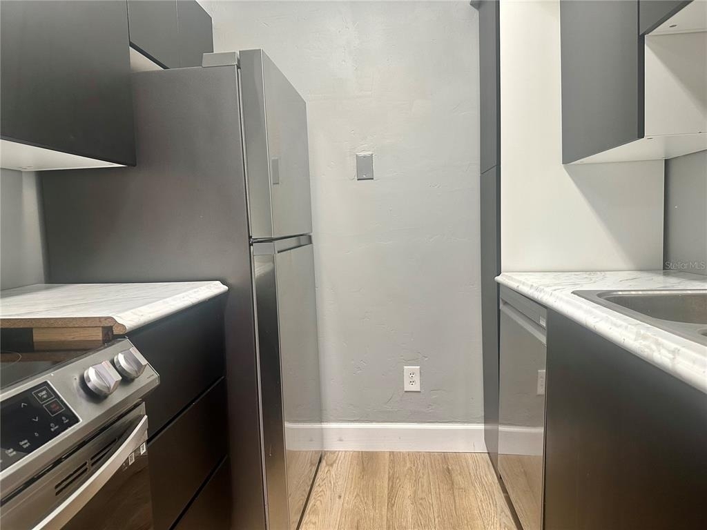 435 Wymore Road - Photo 4