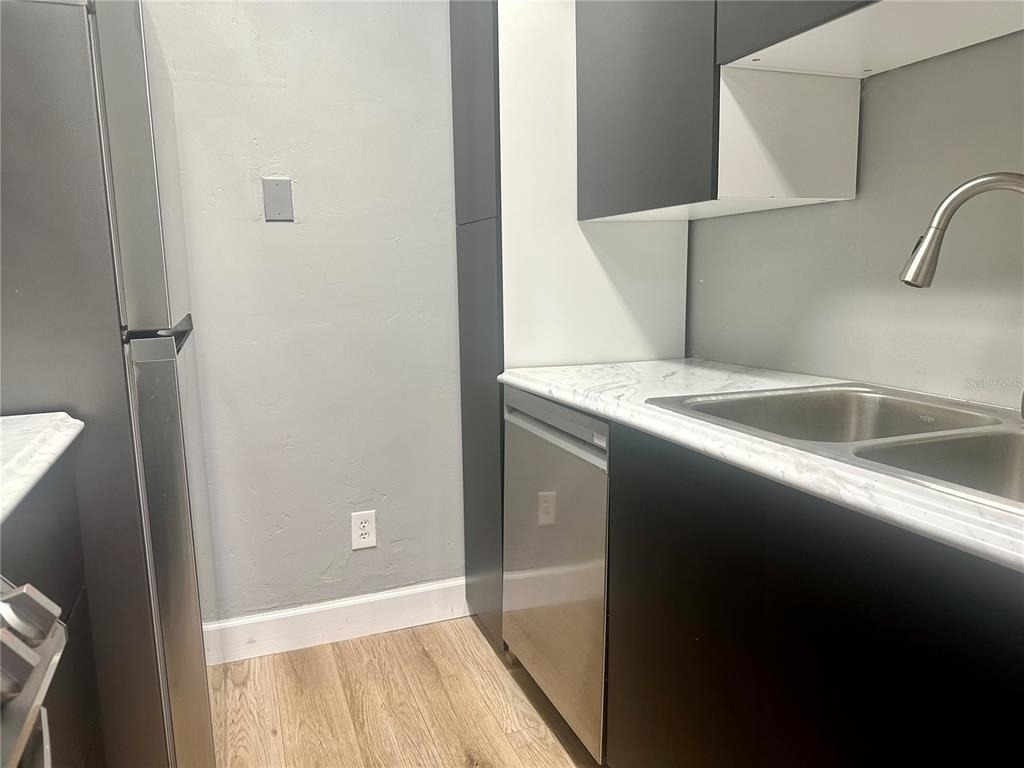 435 Wymore Road - Photo 3