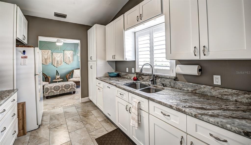 130 Southampton Place - Photo 11