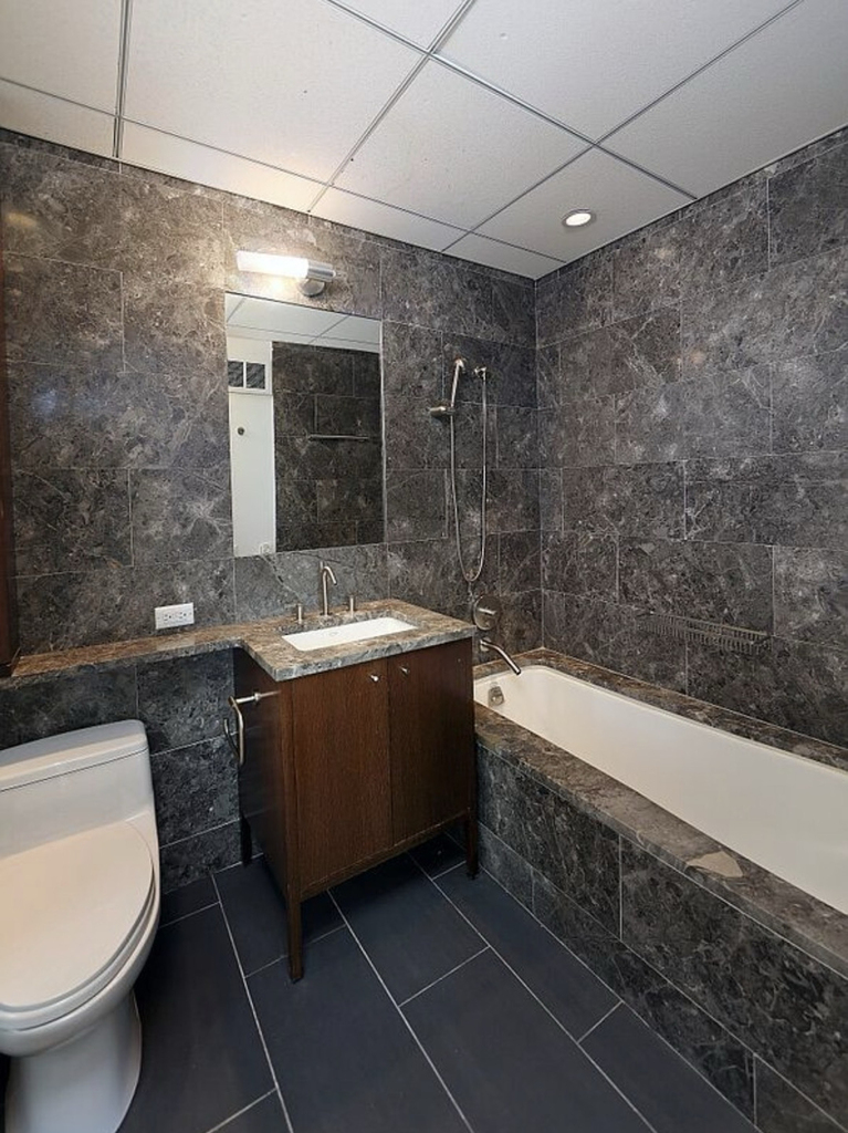 East 59th Street - Photo 5