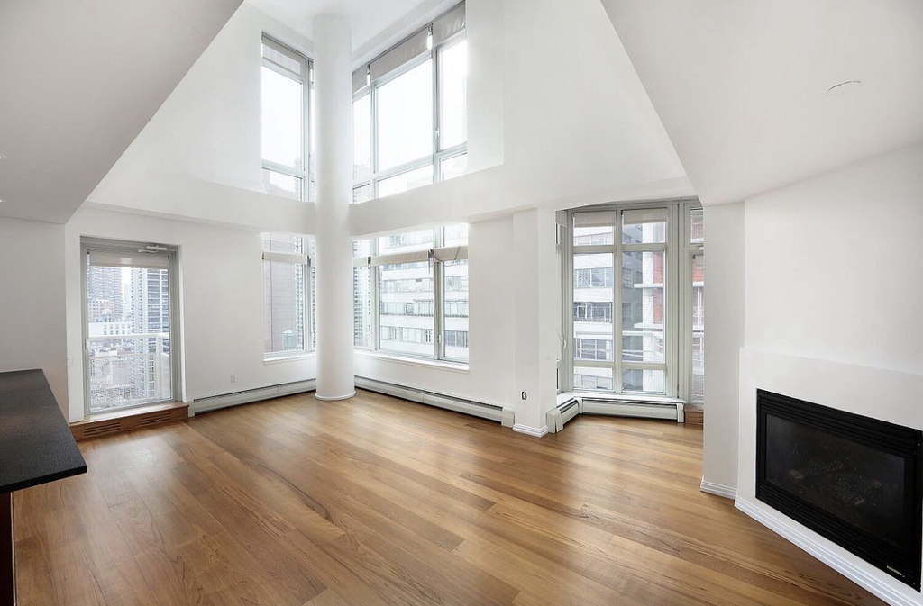 East 59th Street - Photo 0
