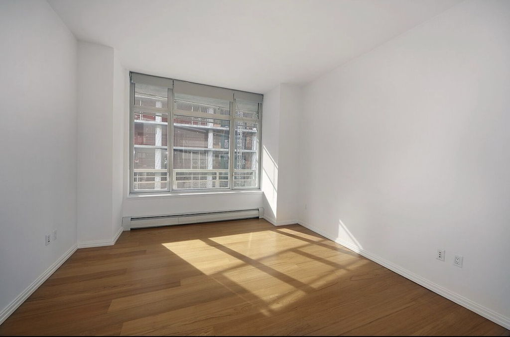 East 59th Street - Photo 4