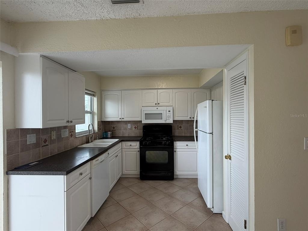 8531 Sydney Avenue - Photo 8